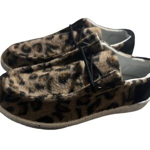 🆕 Women’s leopard fur loafers